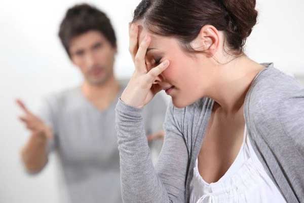 Chồng quẳng 5 triệu lên bàn trước mặt nói là tiền chi tiêu cả Tết và dọa vợ không được mua quần áo, mỹ phẩm-1