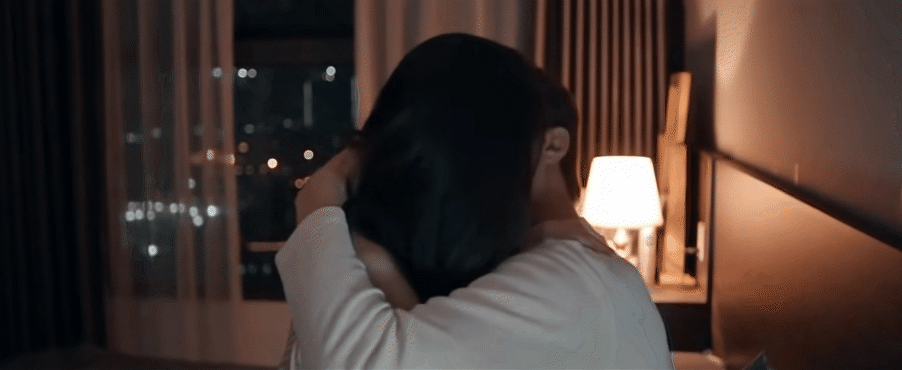 Phim giờ vàng mới của VTV bị ném đá vì cảnh nóng cấm trẻ con: Xem cùng cả nhà mà ngượng chín mặt-4