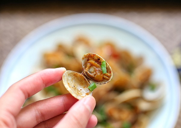 Khi xào ngao, thêm một bước ngao sẽ không có mùi tanh, hương vị vừa vặn, ngon chuẩn nhà hàng-2