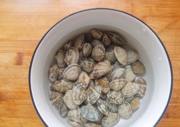 Khi xào ngao, thêm một bước ngao sẽ không có mùi tanh, hương vị vừa vặn, ngon chuẩn nhà hàng-4