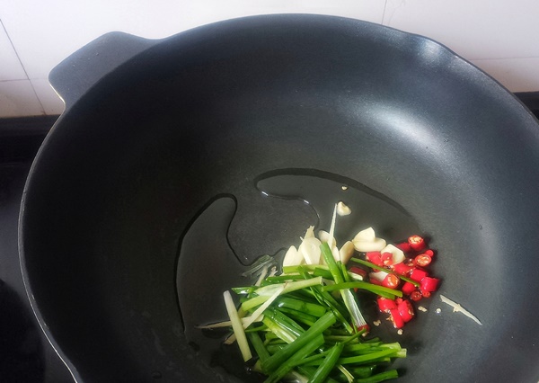 Khi xào ngao, thêm một bước ngao sẽ không có mùi tanh, hương vị vừa vặn, ngon chuẩn nhà hàng-7