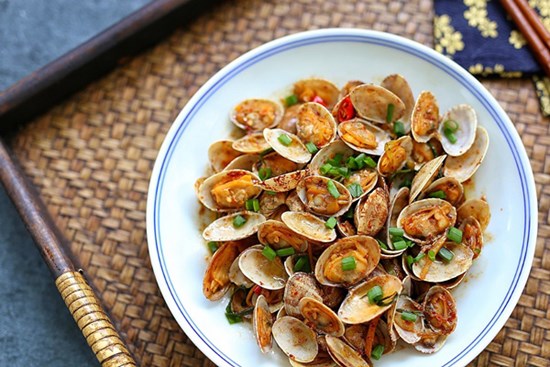 Khi xào ngao, thêm một bước ngao sẽ không có mùi tanh, hương vị vừa vặn, ngon chuẩn nhà hàng