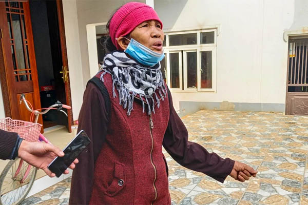 Thực hư thông tin mẹ bé gái 3 tuổi nghi bị đinh bắn vào đầu bị công an tạm giữ-2