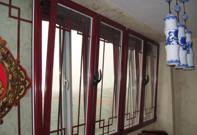 Những kẽ hở trên cửa sổ bám đầy bụi, chỉ cần thứ này sẽ sạch bong trong 10 phút-1