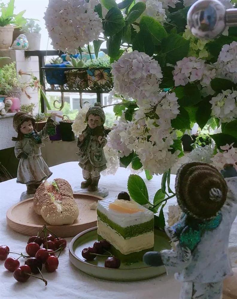 Chàng thiết kế trẻ khéo biến ban công 3m² thành khu vườn mộng mơ khiến các chị em cũng phải ghen tị-23