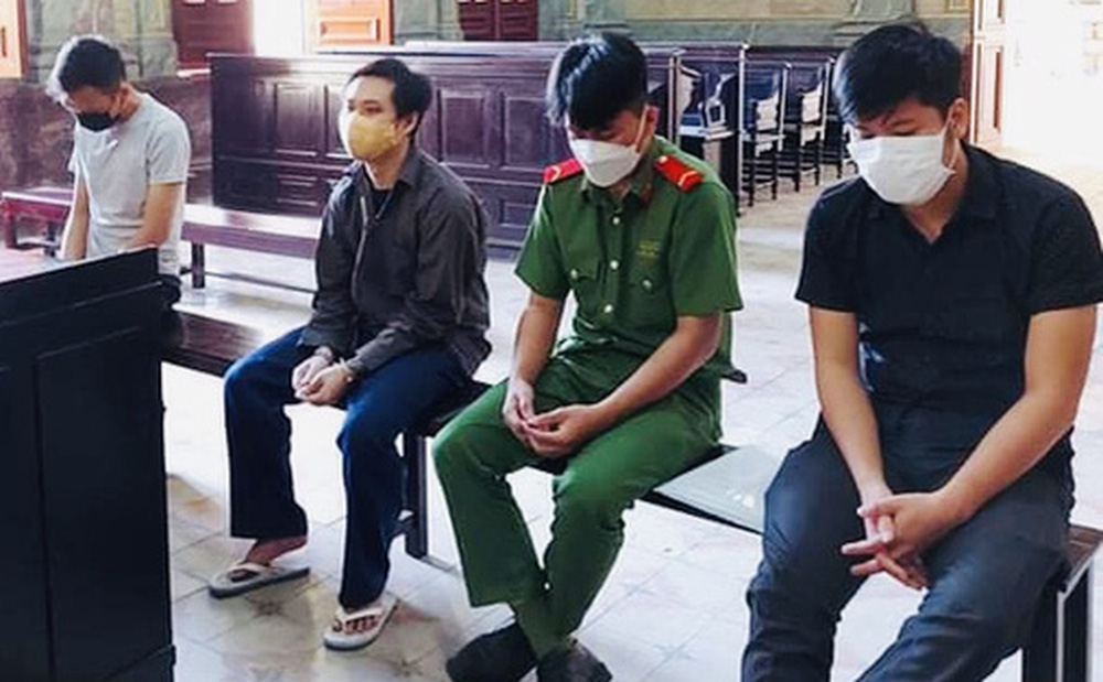 Cảnh sát khu vực và cảnh sát phòng chống tội phạm cùng nhận hối lộ, bảo kê tội phạm-1