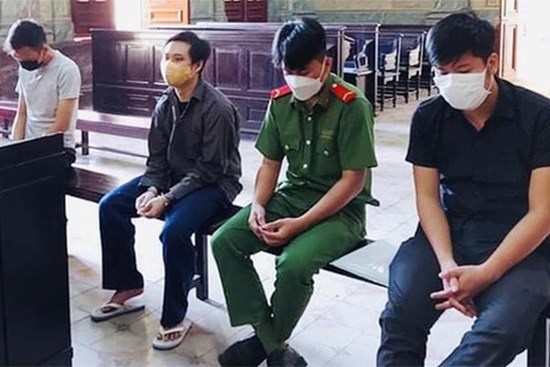 Cảnh sát khu vực và cảnh sát phòng chống tội phạm cùng nhận hối lộ, bảo kê tội phạm