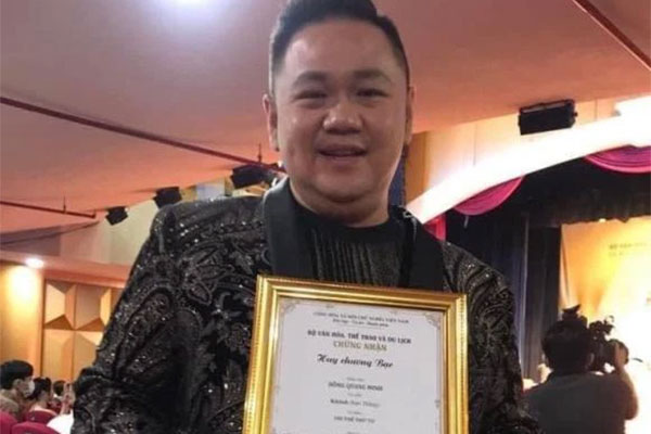 Bị chỉ trích dữ dội, Minh Béo vẫn điềm nhiên livestream khoe giải thưởng-4