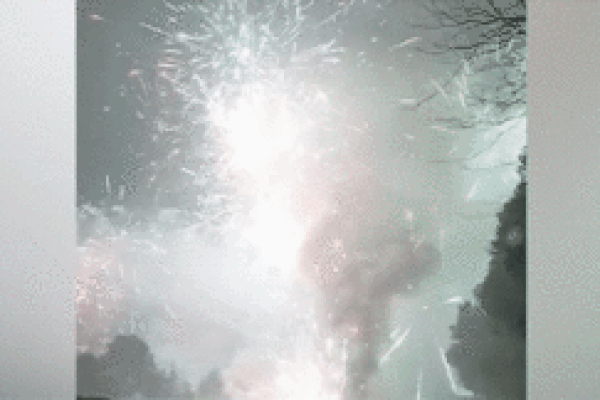 Chủ nhân siêu xe Roll Royce xô xát trên phố, một người nóng nảy cầm mũ bảo hiểm dọa đánh-1