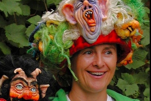 Phản đối vắc xin, nữ ca sĩ tử vong do cố ý mắc Covid-19-1