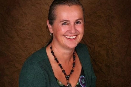 Phản đối vắc xin, nữ ca sĩ tử vong do cố ý mắc Covid-19