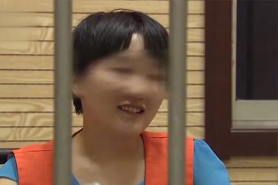 Mẹ đẻ tàn độc dùng gậy đánh chết con trai 3 tuổi: Chướng mắt hơn với thái độ trên tòa