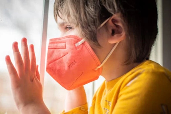 Nghiên cứu mới phát hiện di chứng sau khi mắc COVID-19 ở trẻ em: Ngửi thấy sô cô la có mùi như xăng, chanh có mùi bắp cải thối rữa-2
