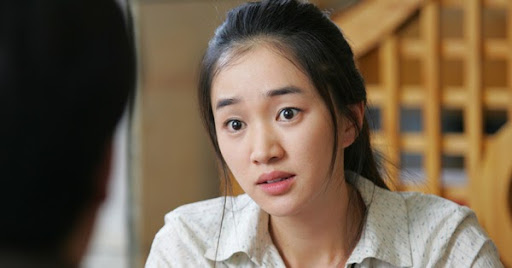 Đón mẹ ốm lên ở cùng để tiện chăm sóc, ai ngờ ngày bà mất vợ tôi đưa cho 2 chú em quyển sổ rồi buông lời tỉnh bơ-1