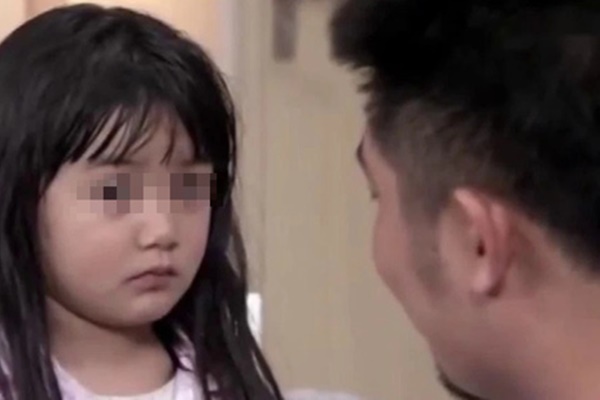 Vợ đi vắng 1 tiếng, chồng ở nhà vừa bế con vừa khóc nức nở: Hiểu lý do ai cũng xuýt xoa-2