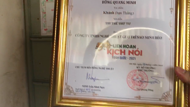 Bị chỉ trích dữ dội, Minh Béo vẫn điềm nhiên livestream khoe giải thưởng-2