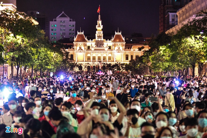 TP.HCM tìm người đi cùng chuyến bay liên quan ca Omicron cộng đồng-1