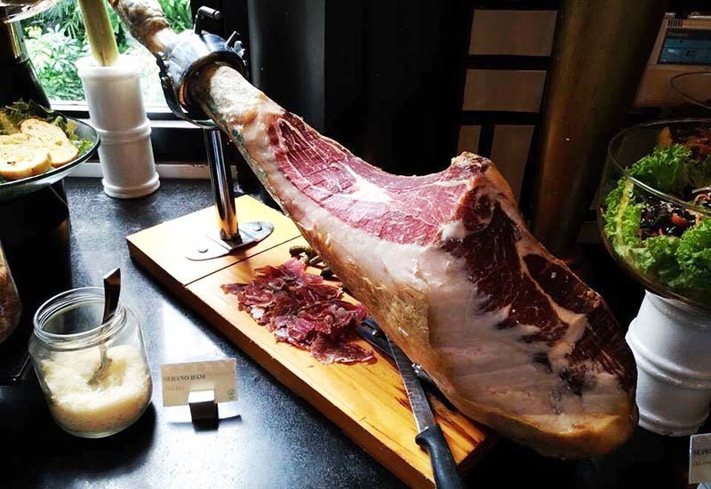 Mệnh danh ngon nhất thế giới, đùi heo muối đổ chợ Tết rẻ chưa từng có-3