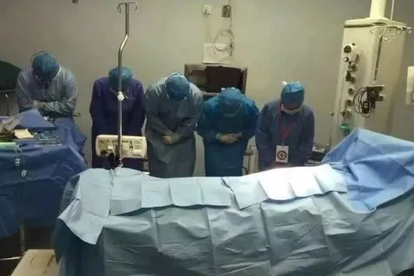 Cô gái 26 tuổi có chi chít khối u trong ruột phải chết trong đau đớn, bác sĩ cảnh báo cần tránh xa loại thực phẩm vạn người mê-2