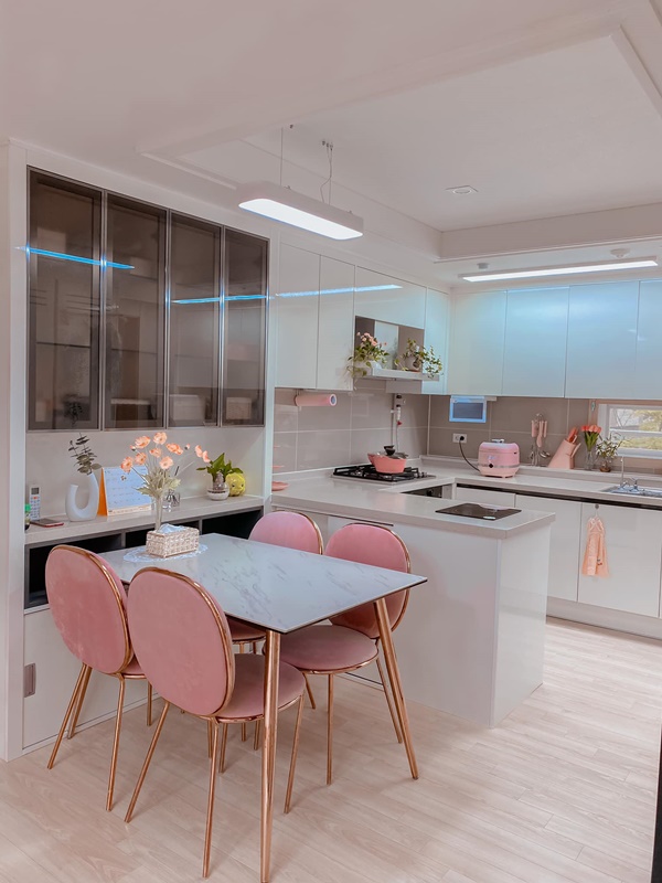 Phòng bếp màu hồng cực đẹp của gia đình ở Tây Ninh, mỏi mắt cũng không tìm được 1 điểm nào bị sến-3