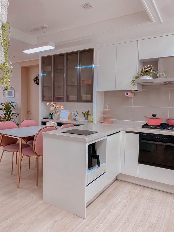 Phòng bếp màu hồng cực đẹp của gia đình ở Tây Ninh, mỏi mắt cũng không tìm được 1 điểm nào bị sến-4