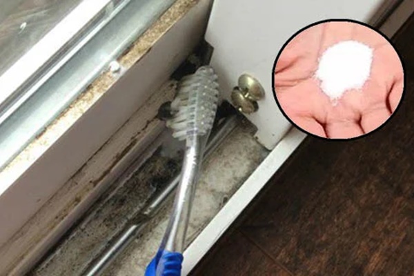 Rắc một chút muối vào khe cửa, chỉ sau vài phút thấy ngay công dụng tuyệt vời-1