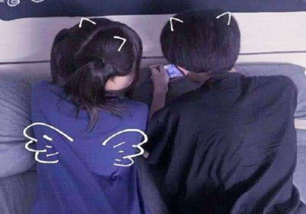 Dọn cặp cho con gái học cấp 2, bà mẹ phát hiện thấy bao cao su bên trong, con nói 1 câu làm mẹ đơ người-3