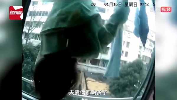 Sáng sớm tỉnh dậy thấy có người treo ngược cổ ngoài ban công nhà mình, cả gia đình hoảng loạn càng nhìn kỹ càng không dám tin-2