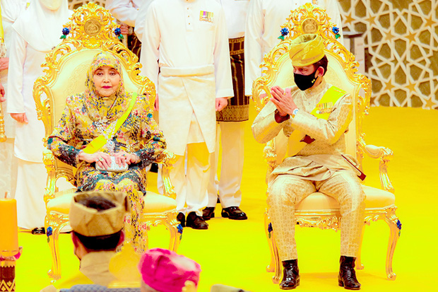 Đám cưới 10 ngày 10 đêm của công chúa hoàng gia giàu nhất thế giới: Xa hoa tột bậc nhưng nhan sắc cô dâu chú rể làm lu mờ tất cả-1