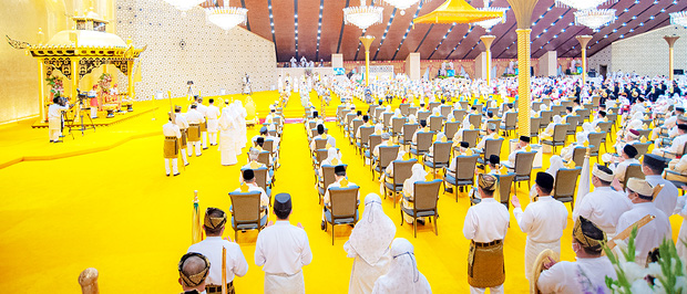 Đám cưới 10 ngày 10 đêm của công chúa hoàng gia giàu nhất thế giới: Xa hoa tột bậc nhưng nhan sắc cô dâu chú rể làm lu mờ tất cả-2