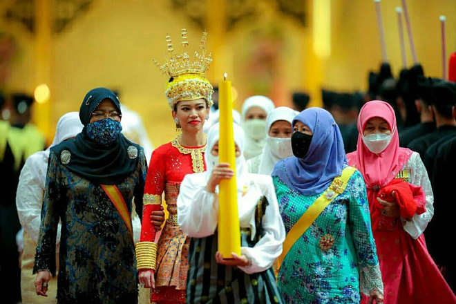 Đám cưới 10 ngày 10 đêm của công chúa hoàng gia giàu nhất thế giới: Xa hoa tột bậc nhưng nhan sắc cô dâu chú rể làm lu mờ tất cả-3