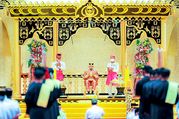 Đám cưới 10 ngày 10 đêm của công chúa hoàng gia giàu nhất thế giới: Xa hoa tột bậc nhưng nhan sắc cô dâu chú rể làm lu mờ tất cả-5