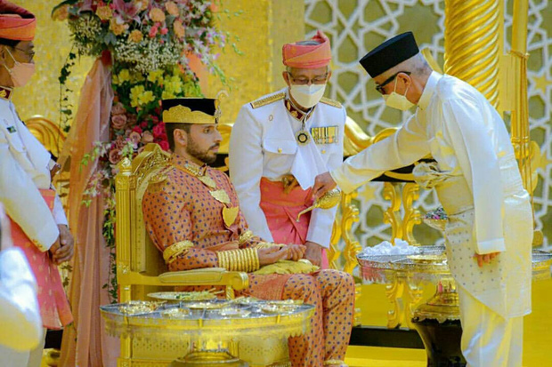 Đám cưới 10 ngày 10 đêm của công chúa hoàng gia giàu nhất thế giới: Xa hoa tột bậc nhưng nhan sắc cô dâu chú rể làm lu mờ tất cả-8