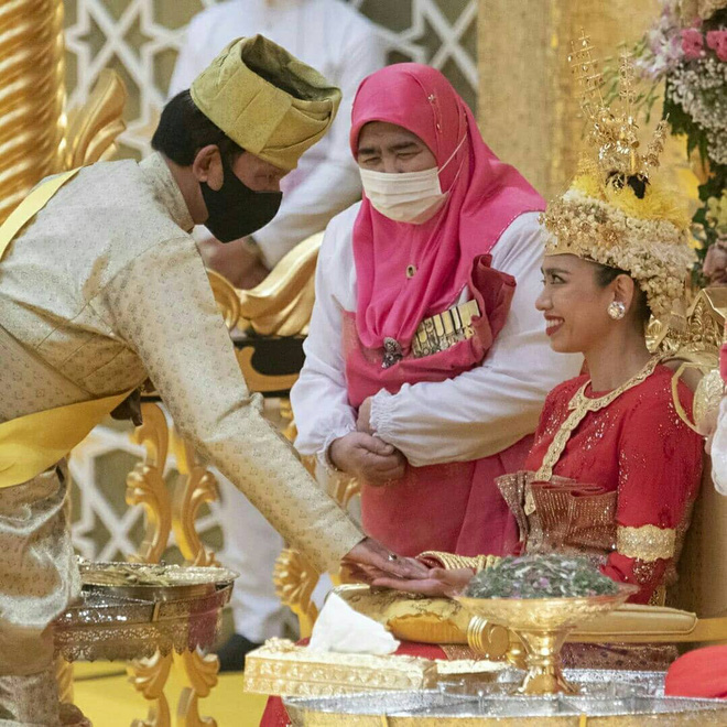 Đám cưới 10 ngày 10 đêm của công chúa hoàng gia giàu nhất thế giới: Xa hoa tột bậc nhưng nhan sắc cô dâu chú rể làm lu mờ tất cả-13