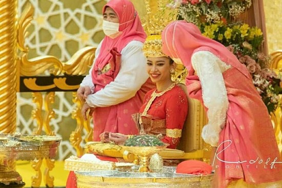 Đám cưới 10 ngày 10 đêm của công chúa hoàng gia giàu nhất thế giới: Xa hoa tột bậc nhưng nhan sắc cô dâu chú rể làm lu mờ tất cả
