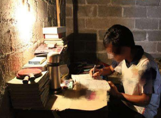 Người phụ nữ tốt bụng cưu mang chàng trai nghèo hiếu học, nhưng không ngờ lại rước ác quỷ vào nhà và chịu kết cục bi thảm-1