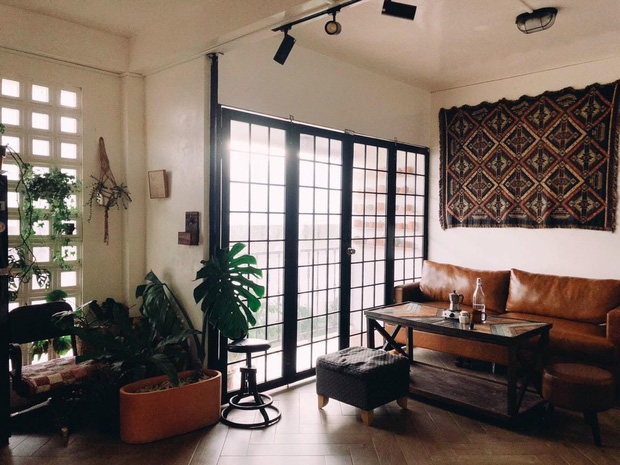 Ông bố cải tạo nhà kho cũ để làm quà sinh nhật tặng con trai, nhà không bản vẽ thiết kế nhưng nghệ chẳng kém quán cà phê-6