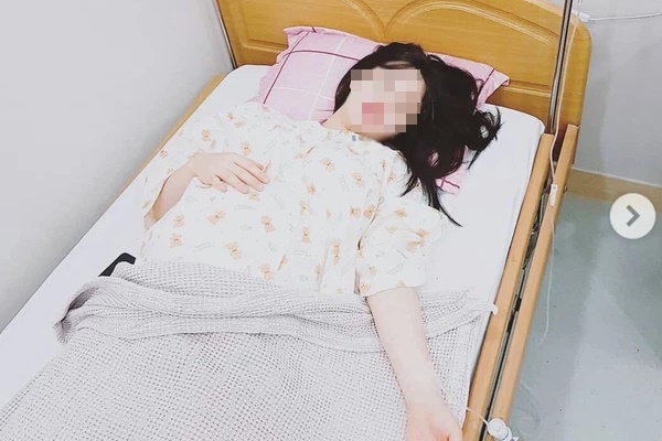 Nữ sinh 15 tuổi nhập viện vì đau lưng, cột sống biến dạng thành chữ S, tay dài tay ngắn, chân không bằng nhau chỉ vì 1 thứ rất nhiều người trẻ thường đeo trên lưng-3