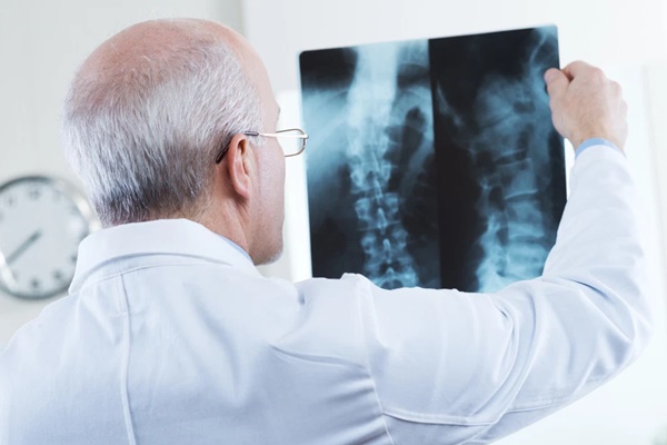 So ảnh X-quang của người đã tiêm và chưa tiêm vaccine Covid-19, rút ra kết luận kinh ngạc-1