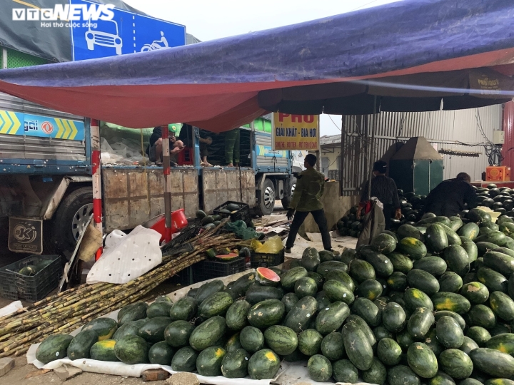 Bán tháo hàng chục tấn mít, dưa hấu, thanh long giá rẻ ở lề đường Lạng Sơn-8