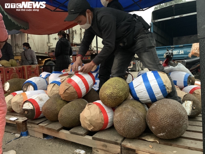 Bán tháo hàng chục tấn mít, dưa hấu, thanh long giá rẻ ở lề đường Lạng Sơn-13
