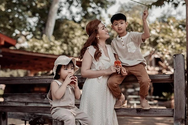 Showbiz Việt có 1 bà mẹ đơn thân: Từng dính scandal lộ ảnh nóng chấn động nhưng cách nuôi dạy con kiên cường thì quá nể phục-3
