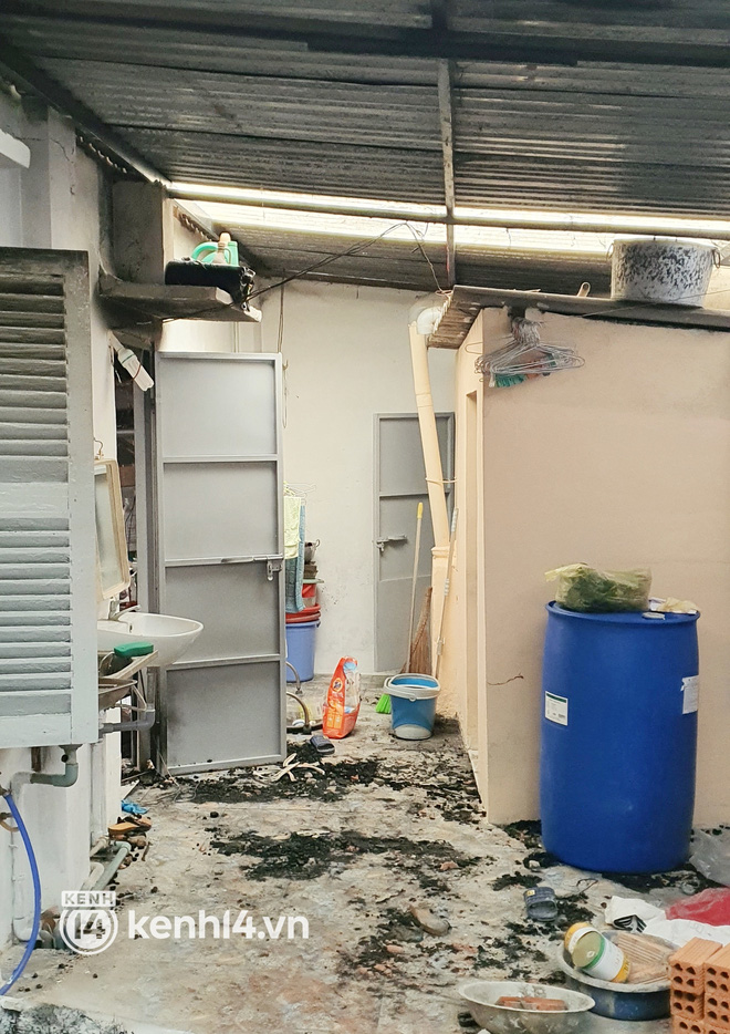 Ảnh: Hiện trường vụ nữ sinh đầu độc cha ruột rồi đổ xi-măng chôn xác sau nhà, phóng hỏa để tạo chứng cứ giả-2