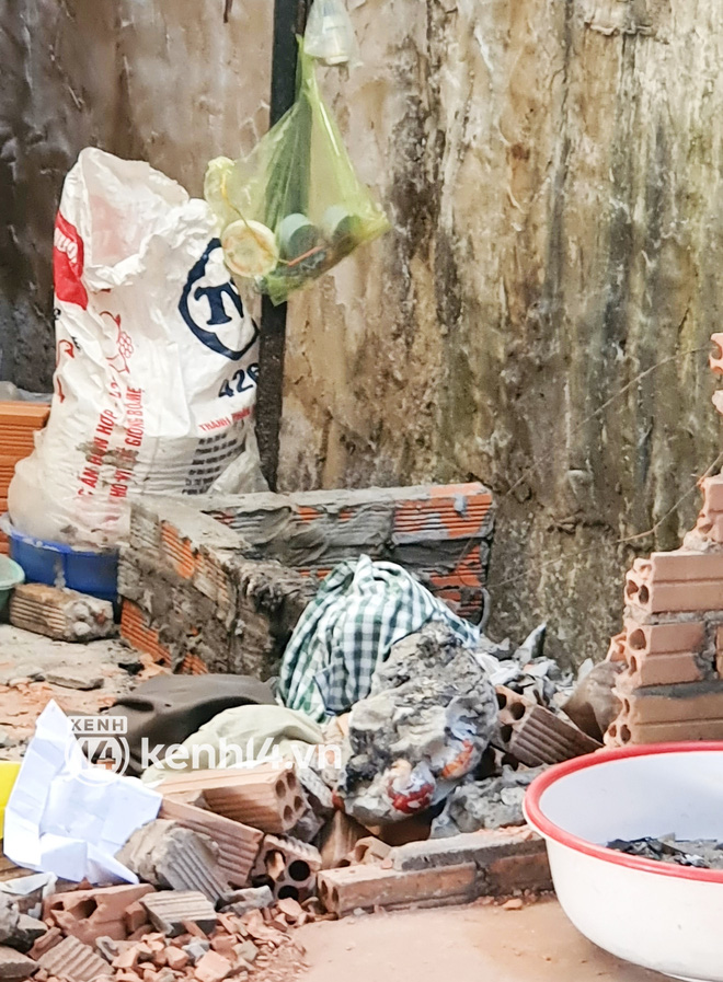 Ảnh: Hiện trường vụ nữ sinh đầu độc cha ruột rồi đổ xi-măng chôn xác sau nhà, phóng hỏa để tạo chứng cứ giả-5