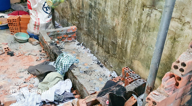 Ảnh: Hiện trường vụ nữ sinh đầu độc cha ruột rồi đổ xi-măng chôn xác sau nhà, phóng hỏa để tạo chứng cứ giả-9