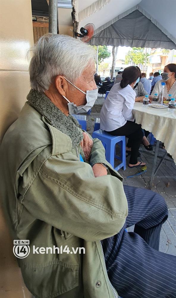 Quặn lòng đám tang của người cha bị chính con gái ruột đầu độc, chôn xác rồi đốt nhà: Cha nó cái gì cũng lo, thương nó vậy mà...-7