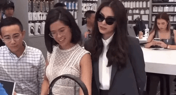 Team qua đường bắt gặp Tăng Thanh Hà đưa con đi chơi, diện mạo mẹ 3 con ngoài đời có xuất sắc như trên ảnh?-3