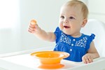 Bé 8 tháng tuổi nên ăn mấy bữa một ngày và thực đơn thế nào để hợp khoa học, đảm bảo dưỡng chất?