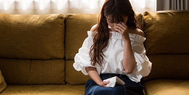 Chồng thấy sự chênh lệch ở 2 gói quà Tết liền tức tối xé toang, hành động của cô vợ cứng rắn sau đó làm anh hối không kịp-2