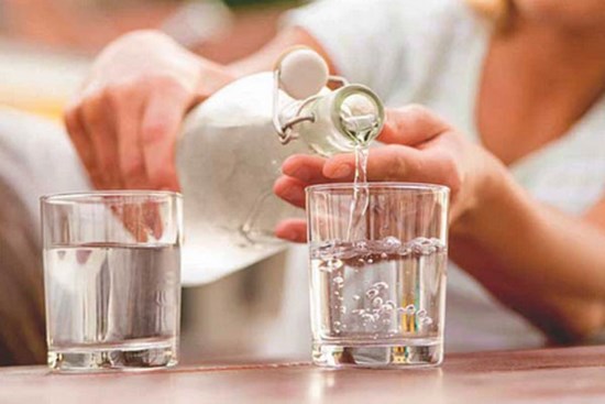Uống nước theo kiểu này chẳng khác nào 